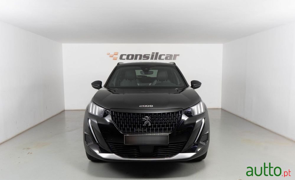 2023' Peugeot 2008 photo #2