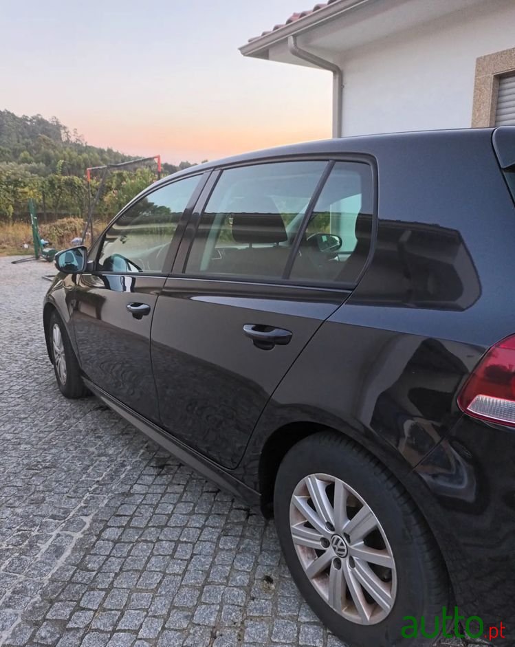 2010' Volkswagen Golf photo #4