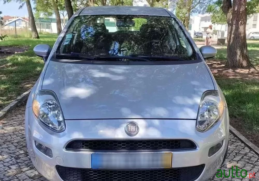 2014' Fiat Punto 1.2 Lounge S&S photo #2