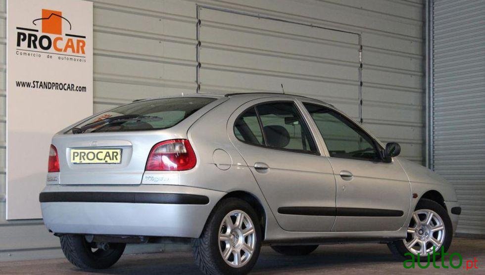 2000' Renault Megane 1.4 16V Rxe Ac photo #1