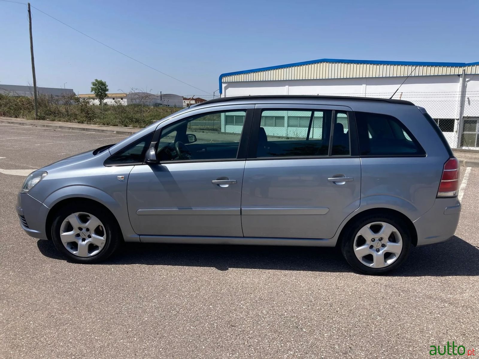 2005' Opel Zafira photo #2