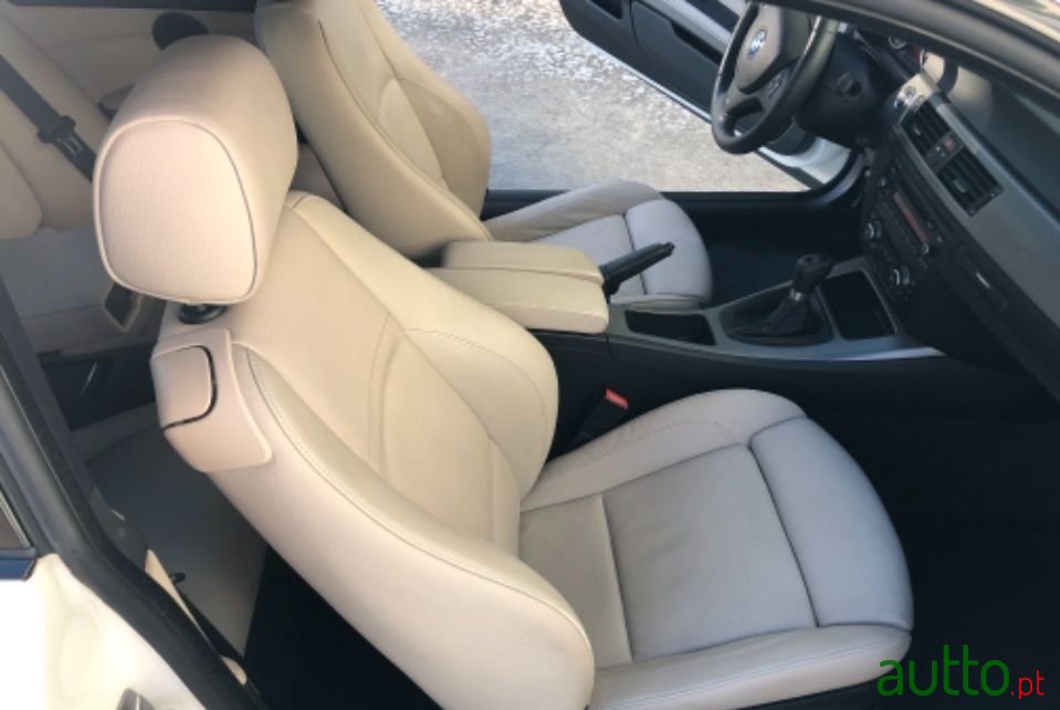 2010' BMW 320 photo #6