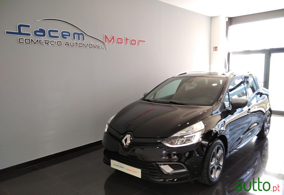 2017' Renault Clio Sport Tourer photo #1