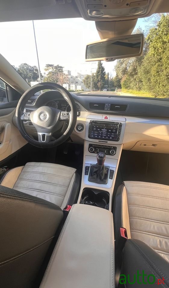 2008' Volkswagen Passat 2.0 Tdi photo #6