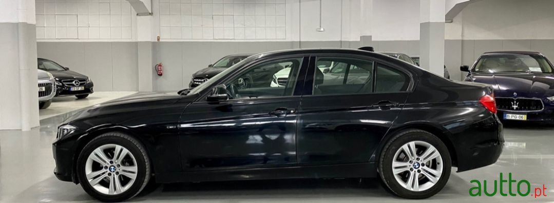 2013' BMW 318 Sport photo #1