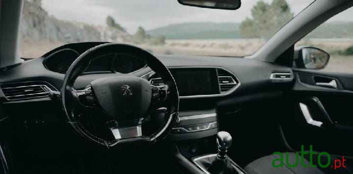 2017' Peugeot 308 photo #2