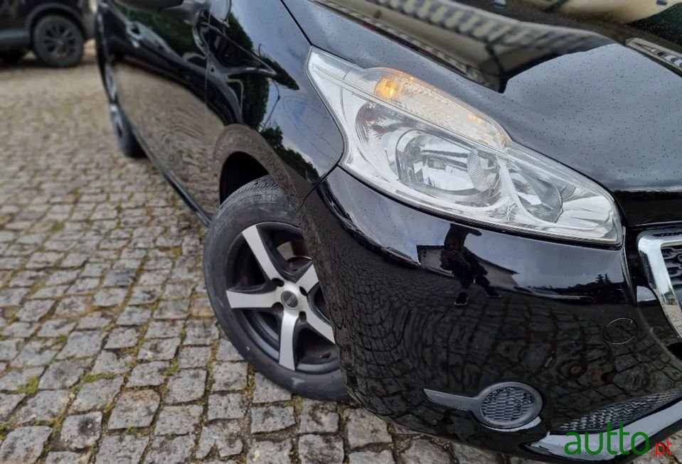 2013' Peugeot 208 photo #5