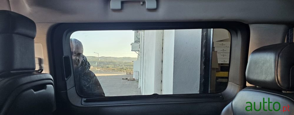 2019' Peugeot Traveller photo #3