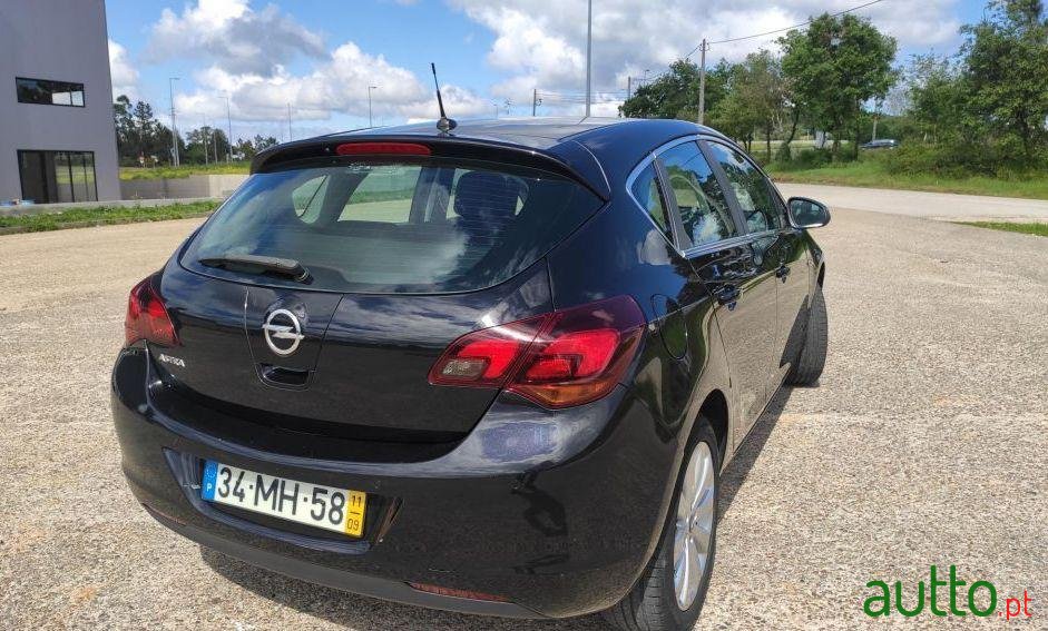 2011' Opel Astra Cosmo photo #2