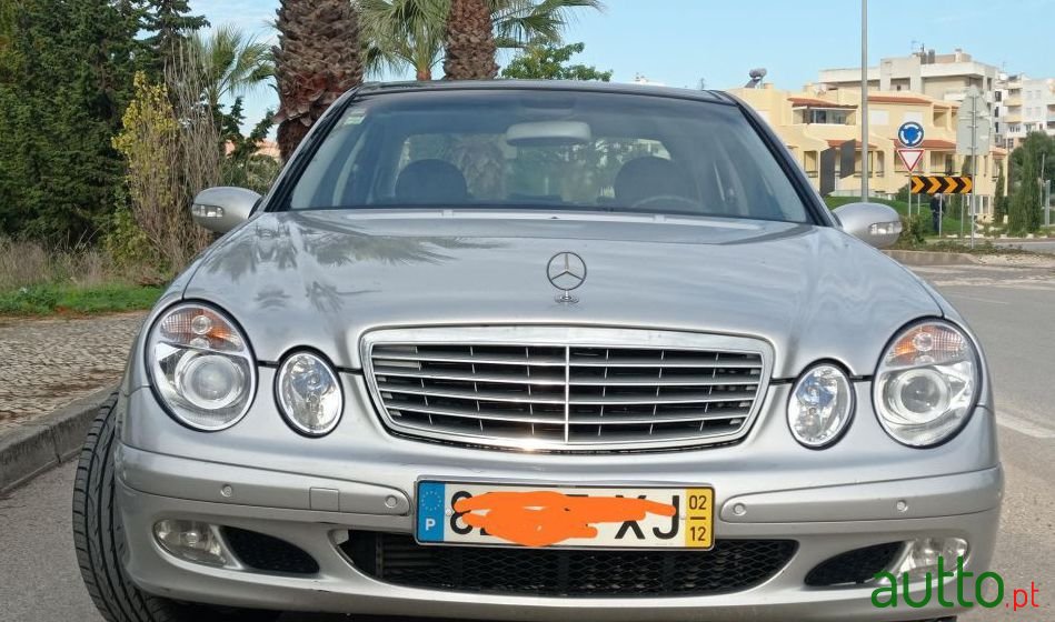 2002' Mercedes-Benz E-220 Cdi Classic photo #2