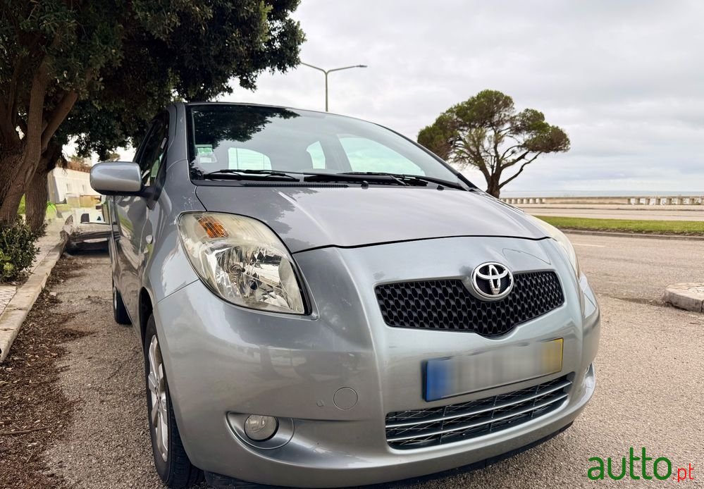 2008' Toyota Yaris photo #4