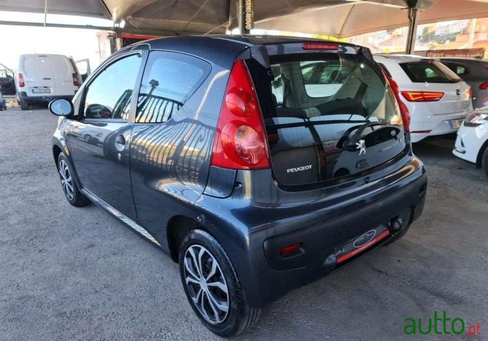 2009' Peugeot 107 photo #5