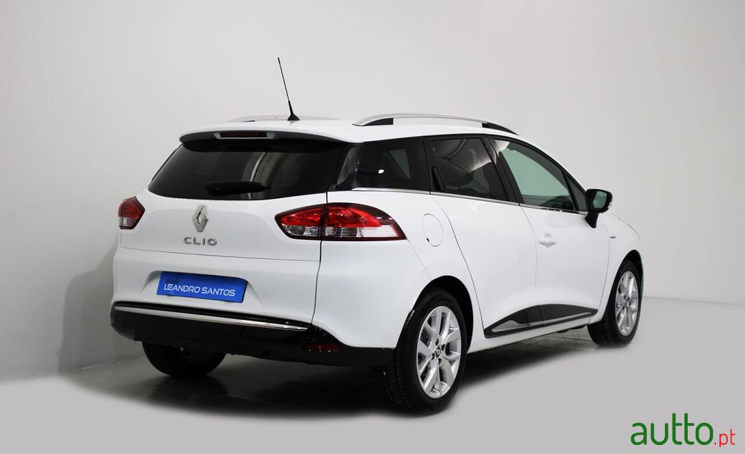 2019' Renault Clio Sport Tourer photo #2