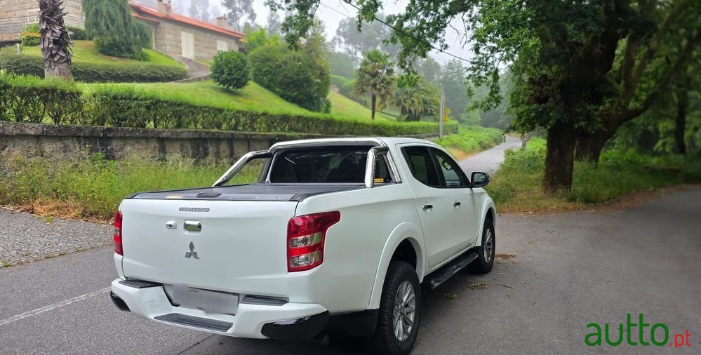 2017' Mitsubishi L200 Pick Up 4X4 photo #2