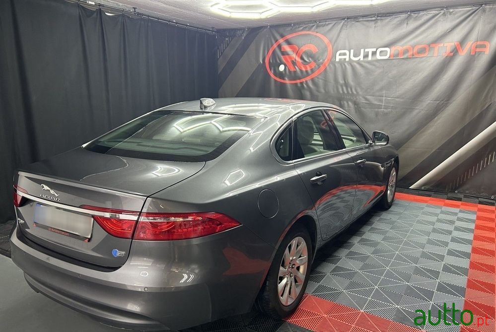 2016' Jaguar XF photo #4