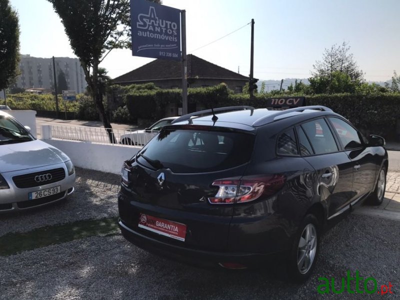 2011' Renault Megane Sport Tourer photo #4