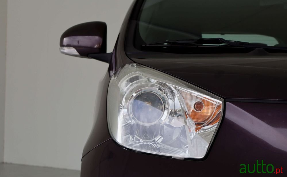 2009' Toyota iQ 1.0 Vvt-I Essential photo #3