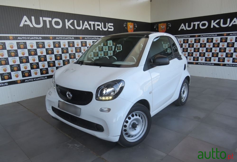 2019' Smart Fortwo photo #1