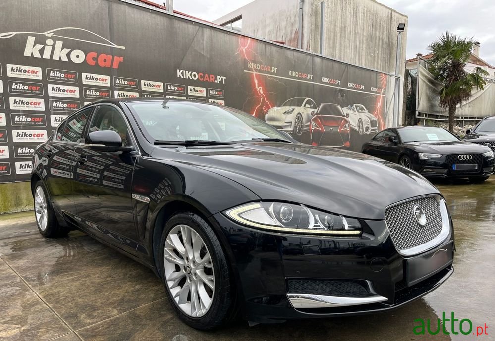 2013' Jaguar XF photo #2