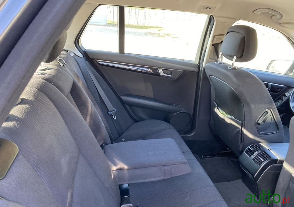 2010' Mercedes-Benz C 200 photo #3