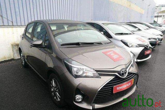 2016' Toyota Yaris photo #2