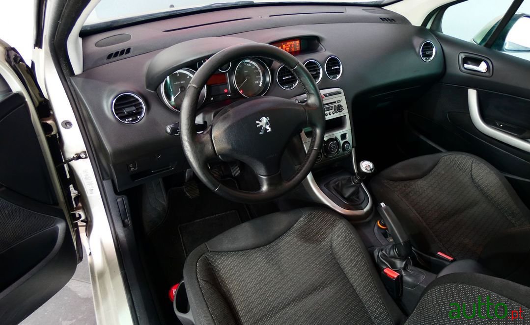 2008' Peugeot 308 Sw photo #3