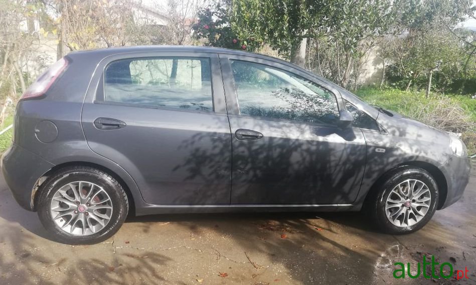 2012' Fiat Grande Punto photo #4