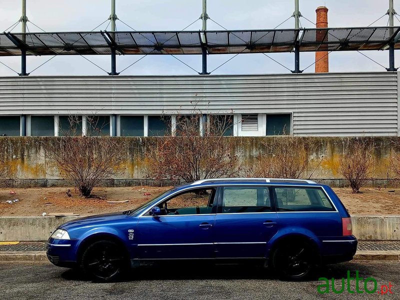 2001' Volkswagen Passat photo #1