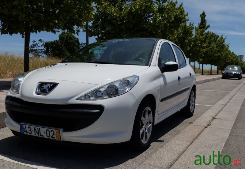 2011' Peugeot 206 Plus photo #1