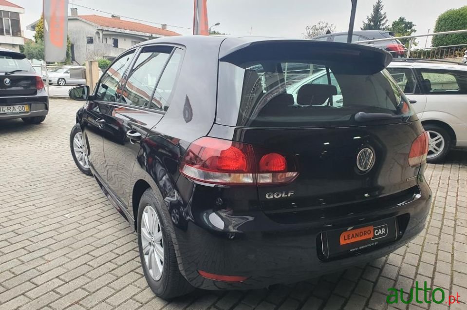 2010' Volkswagen Golf photo #4