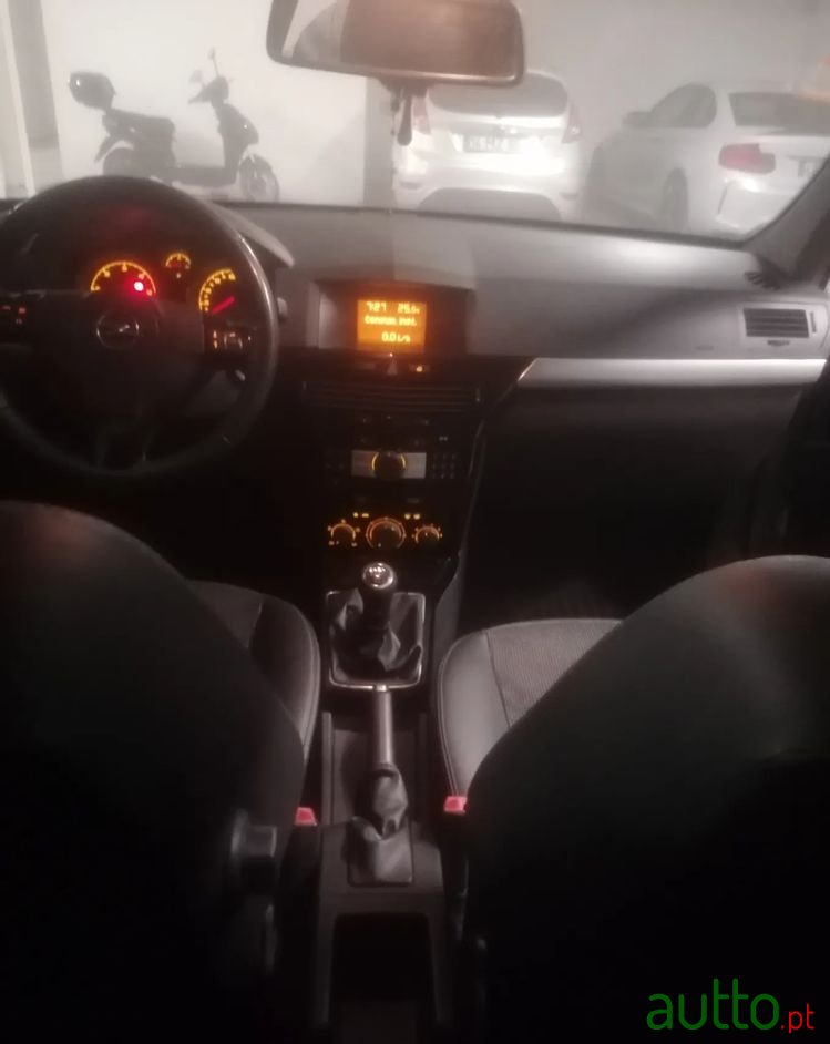 2007' Opel Astra 1.9 Cdti Cosmo photo #3