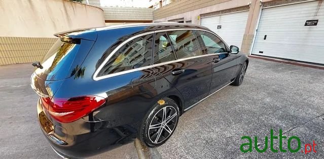 2019' Mercedes-Benz Classe C photo #6