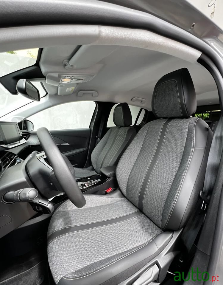 2024' Peugeot e-208 50 Kwh Allure photo #4