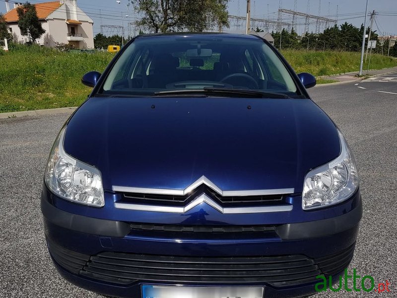 2008' Citroen C4 1.6 Hdi Sx photo #2