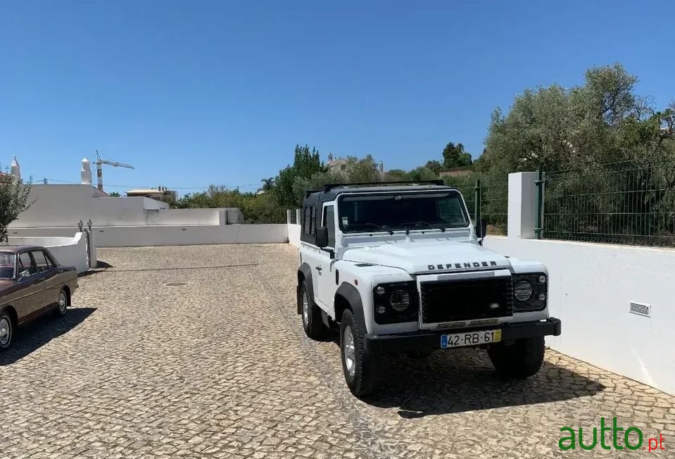 2016' Land Rover Defender photo #2