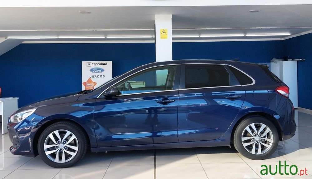 2020' Hyundai i30 1.6 Crdi Style photo #5