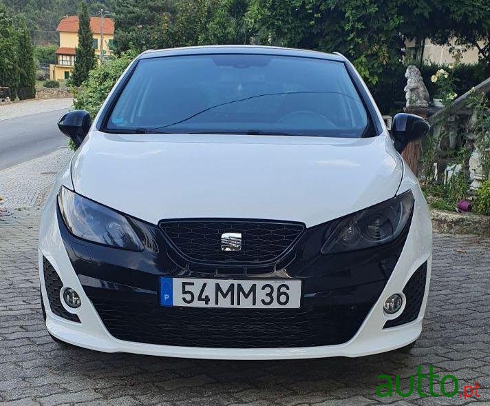 2011' SEAT Ibiza photo #3