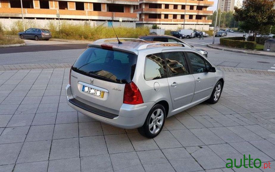 2005' Peugeot 307 Sw photo #2