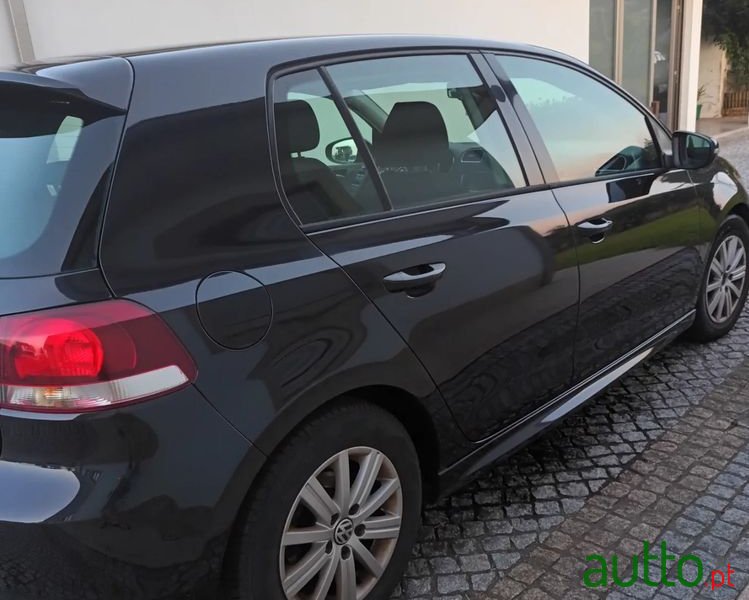 2010' Volkswagen Golf photo #5