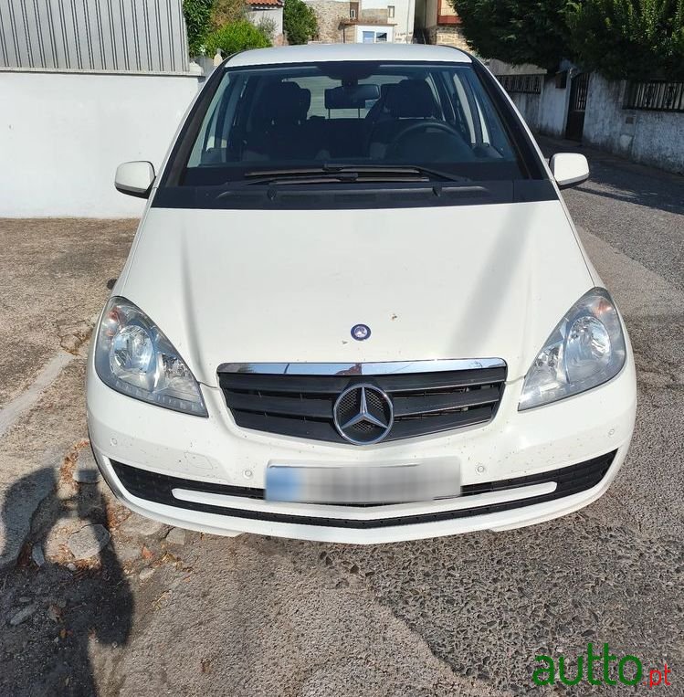 2011' Mercedes-Benz Classe A photo #1