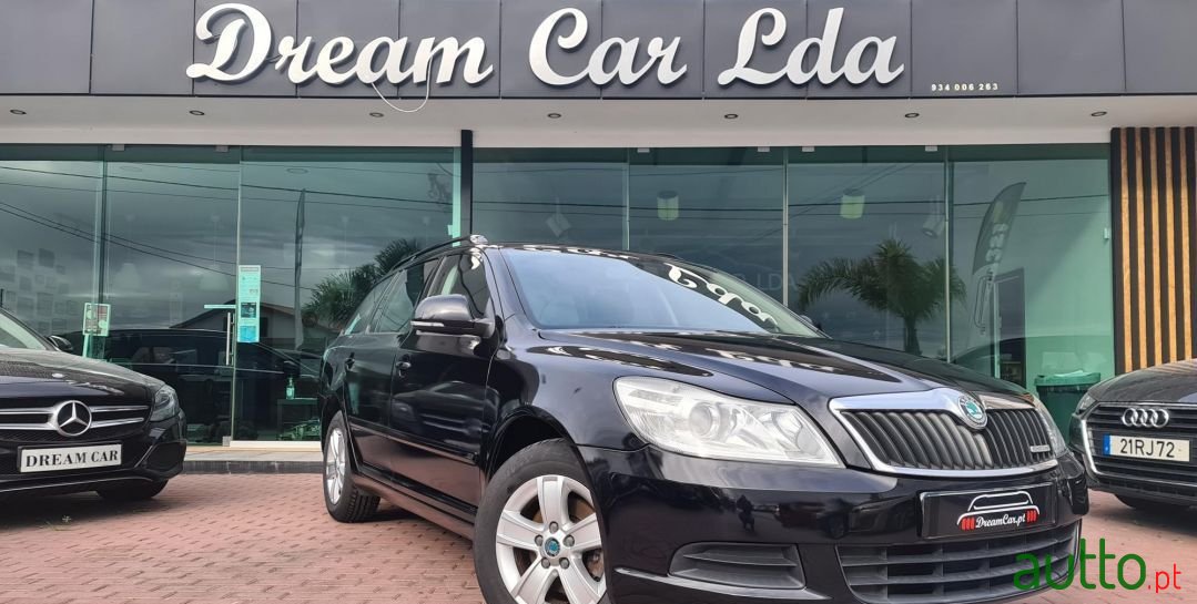 2011' Skoda Octavia Break photo #2