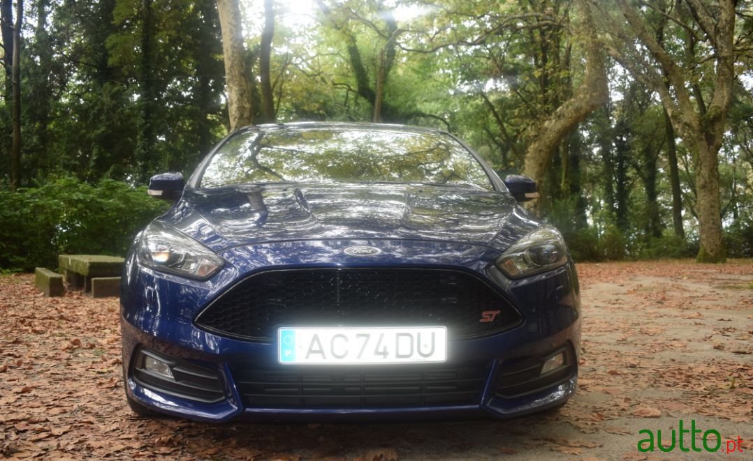 2015' Ford Focus photo #2