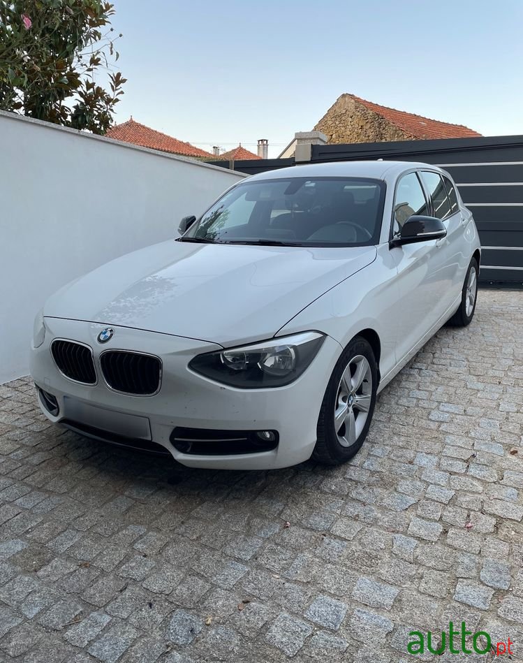 2012' BMW 118 D Line Sport photo #1