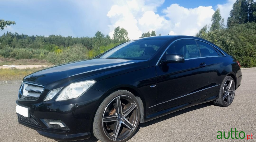 2011' Mercedes-Benz E-350 photo #3