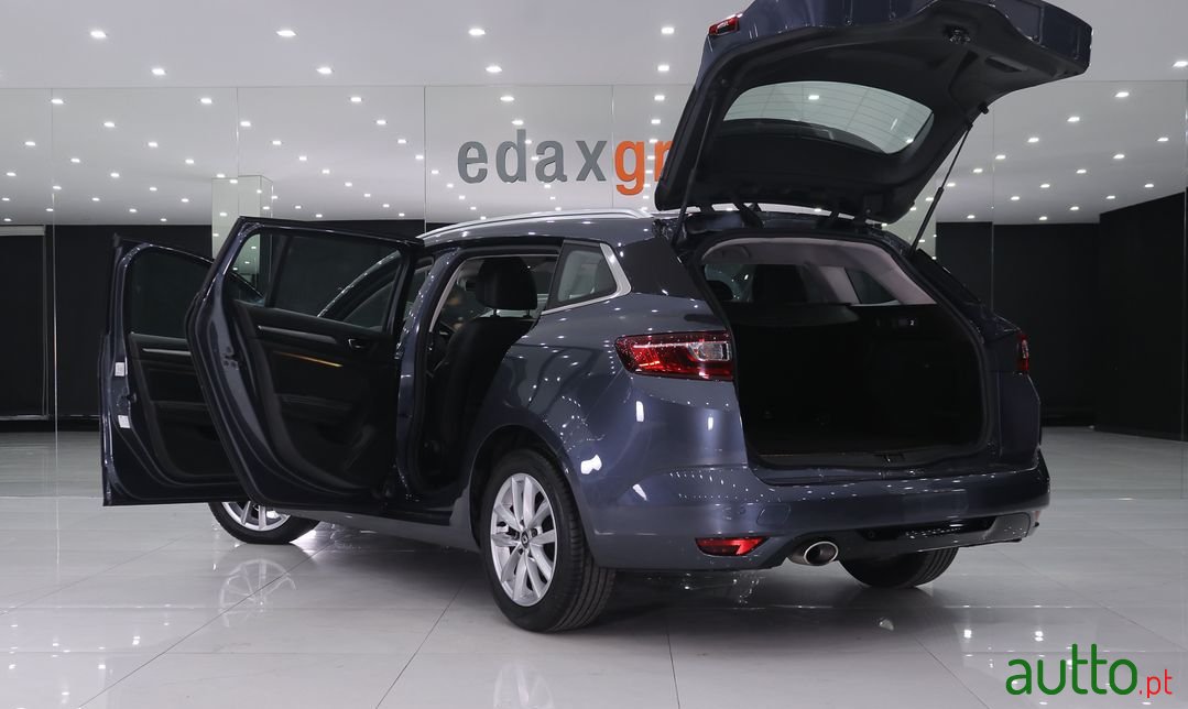 2017' Renault Megane Sport Tourer photo #5