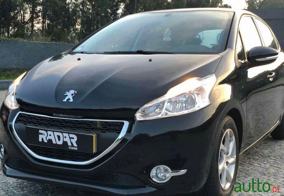 2014' Peugeot 208 1.6 E-Hdi photo #2