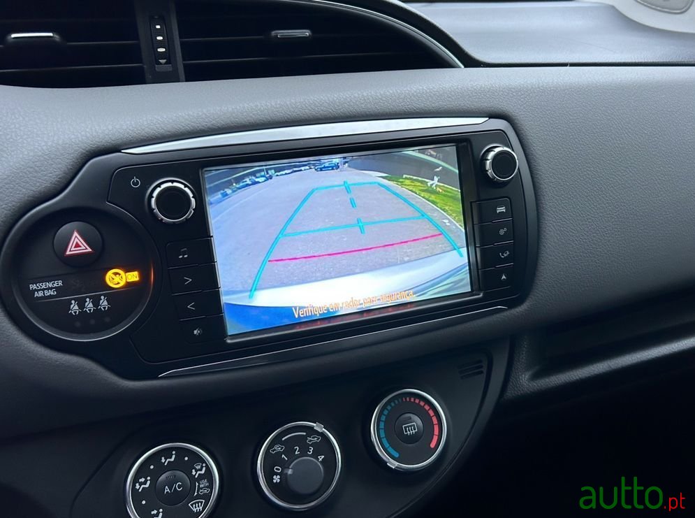 2015' Toyota Yaris photo #4