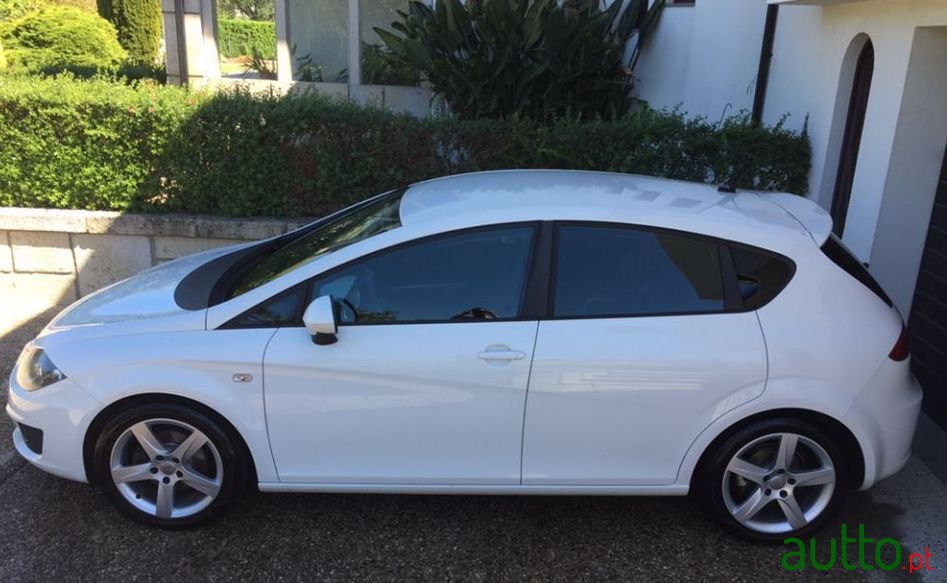 2011' SEAT Leon Sport photo #2