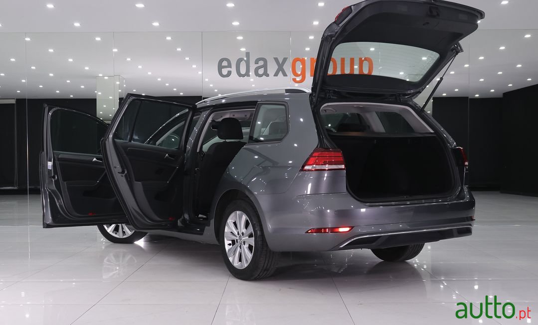 2018' Volkswagen Golf photo #5