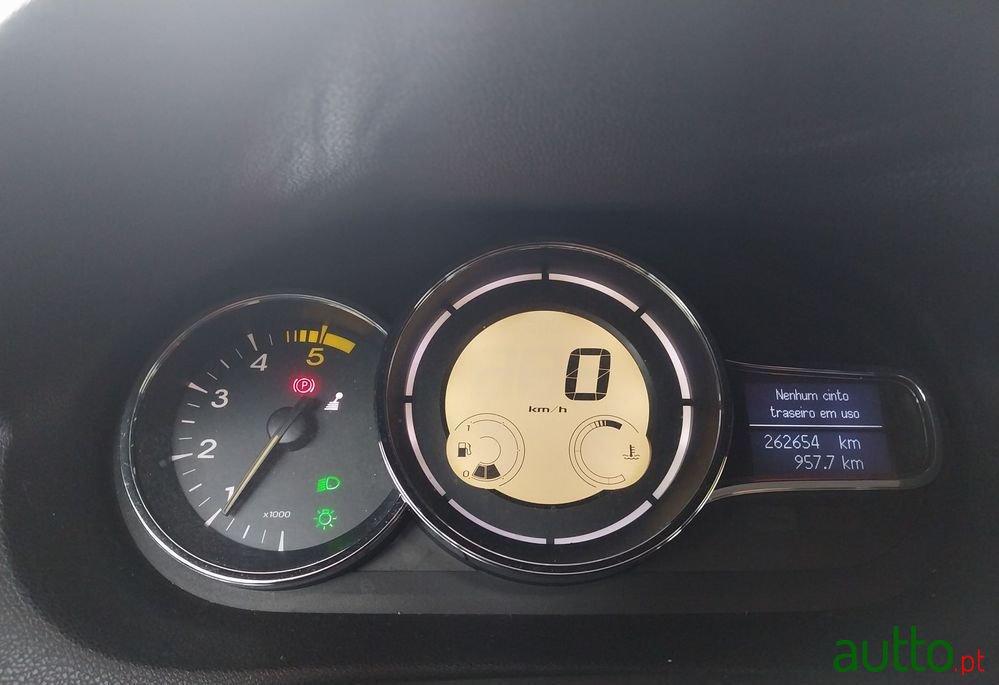 2010' Renault Mégane Sport Tourer photo #6